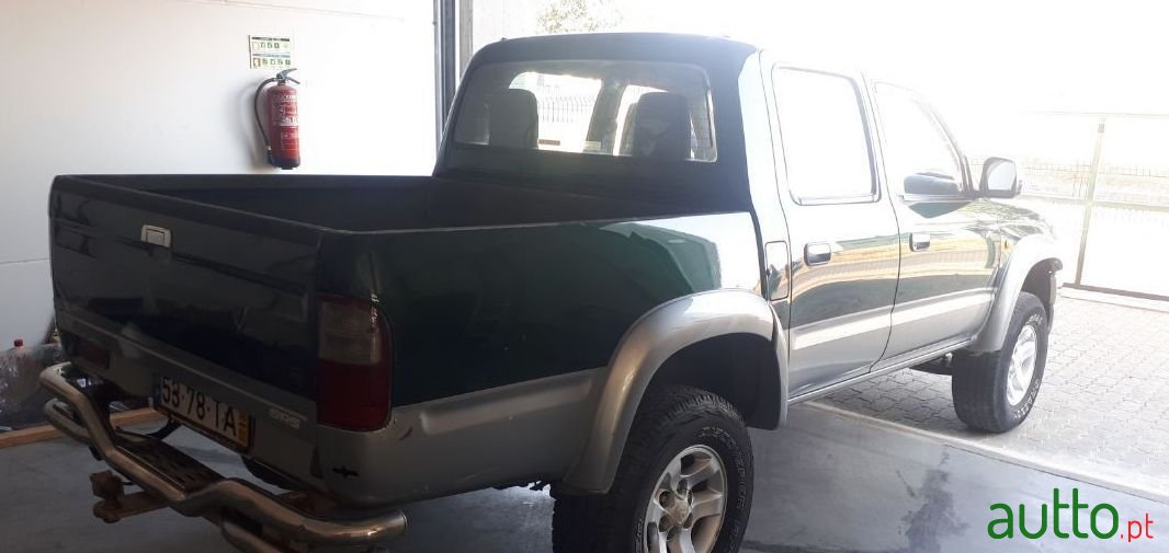 2002' Toyota Hilux photo #1