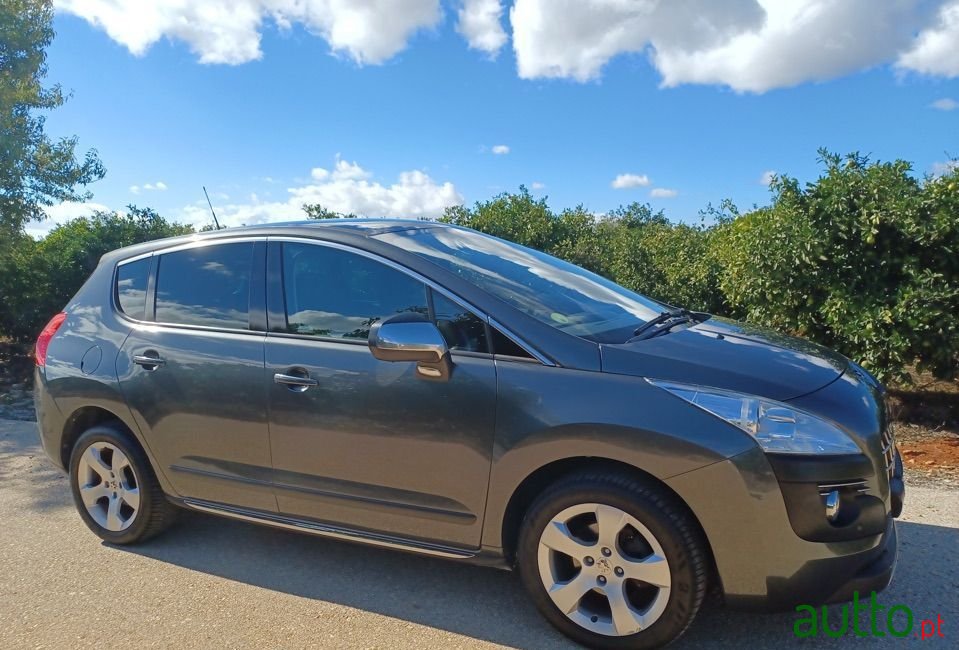 2012' Peugeot 3008 photo #2