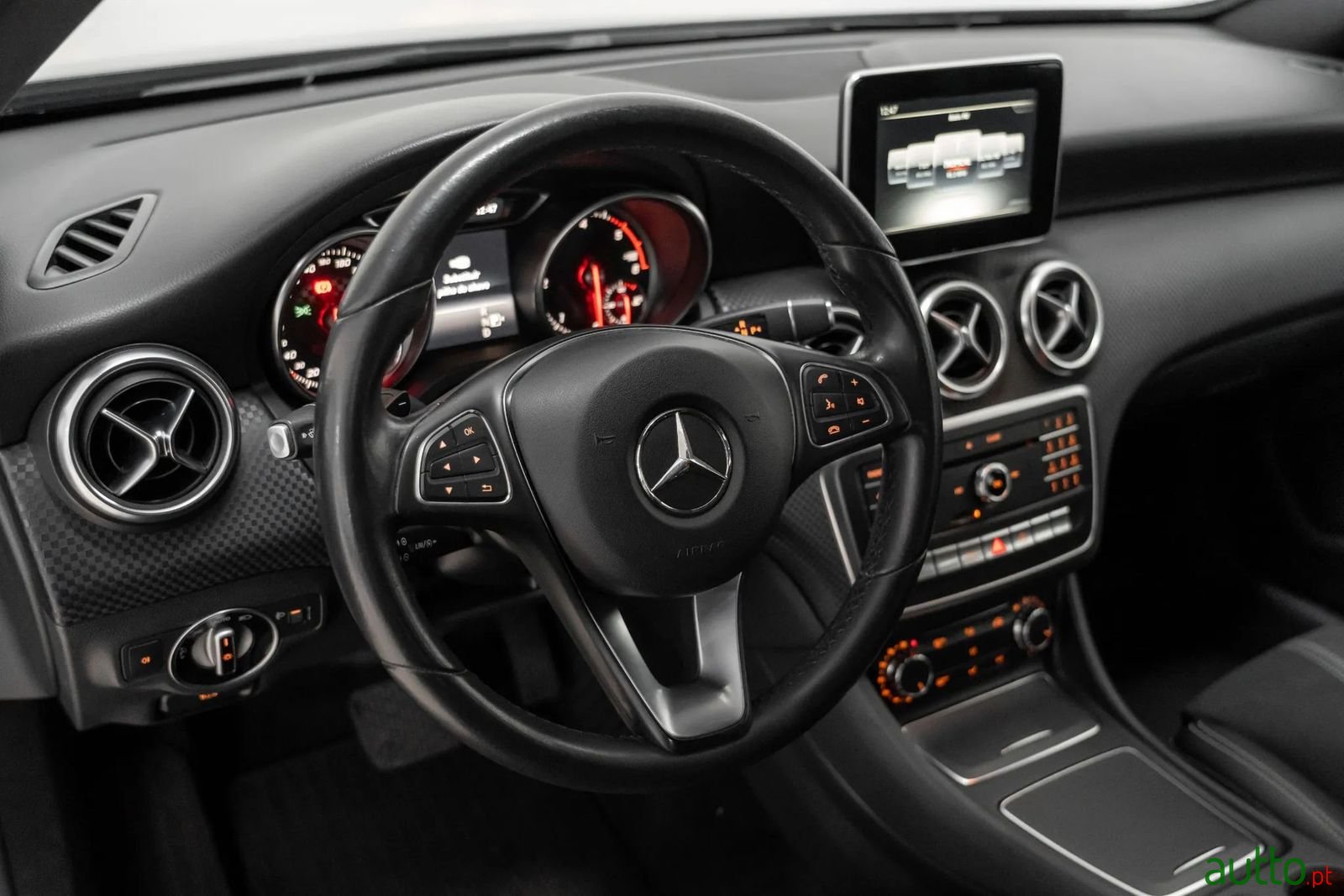 2017' Mercedes-Benz A-180 photo #6