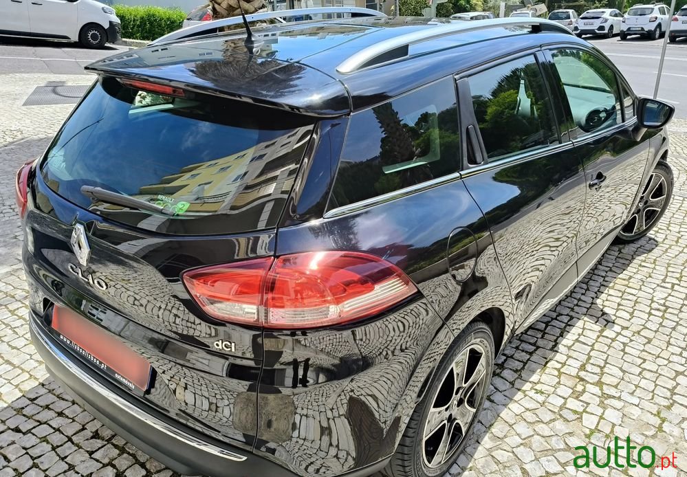 2015' Renault Clio Sport Tourer photo #3