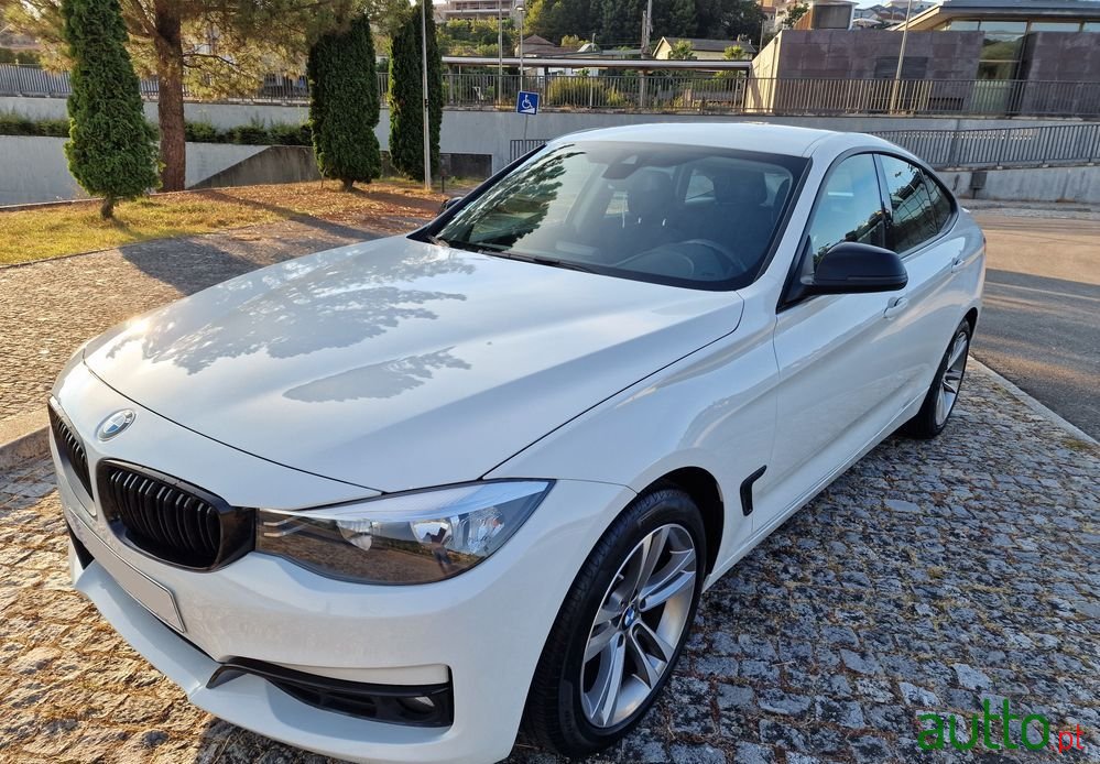 2014' BMW 318 Gran Turismo photo #2