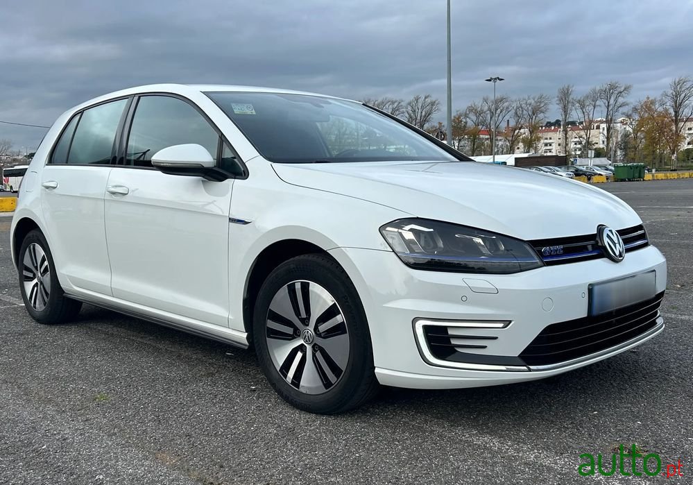 2015' Volkswagen Golf photo #3