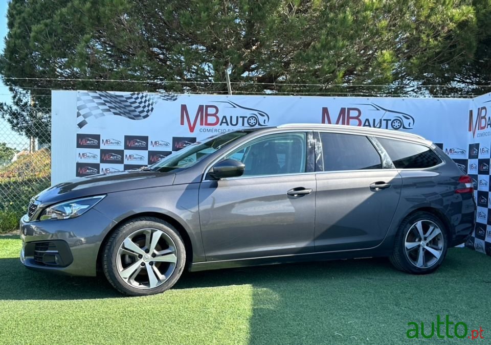 2019' Peugeot 308 photo #2
