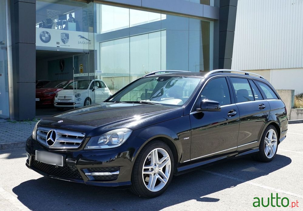 2011' Mercedes-Benz Classe C photo #3