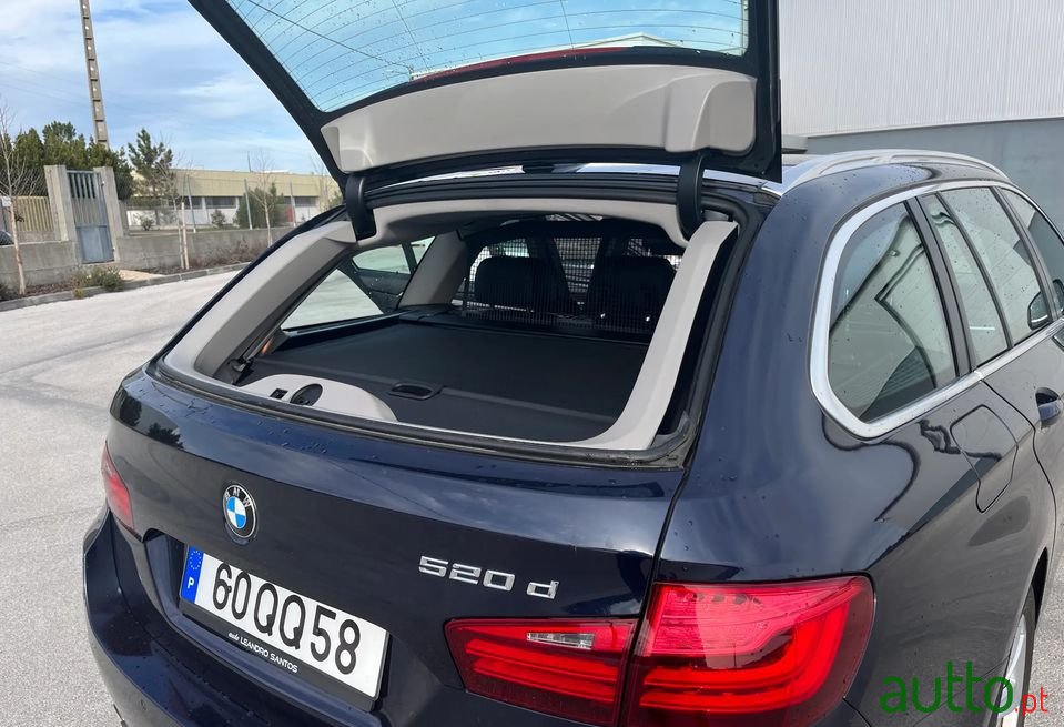 2015' BMW 520 photo #5