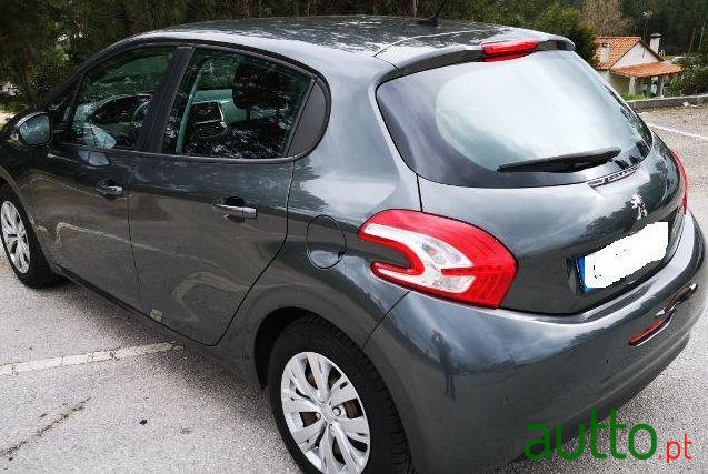 2013' Peugeot 208 photo #1