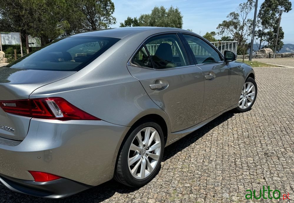 2016' Lexus Is 300H Executive photo #6