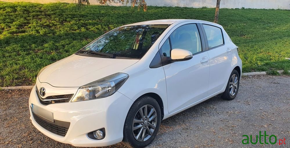 2014' Toyota Yaris photo #1
