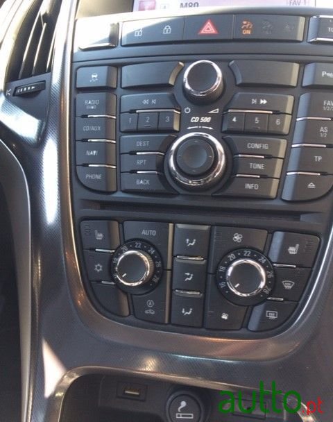 2010' Opel Astra photo #6