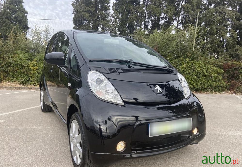 2019' Peugeot iOn Standard photo #3