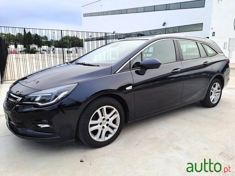 2017' Opel Astra Sports Tourer photo #2