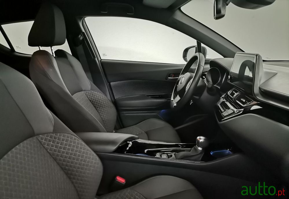 2023' Toyota C-HR photo #6