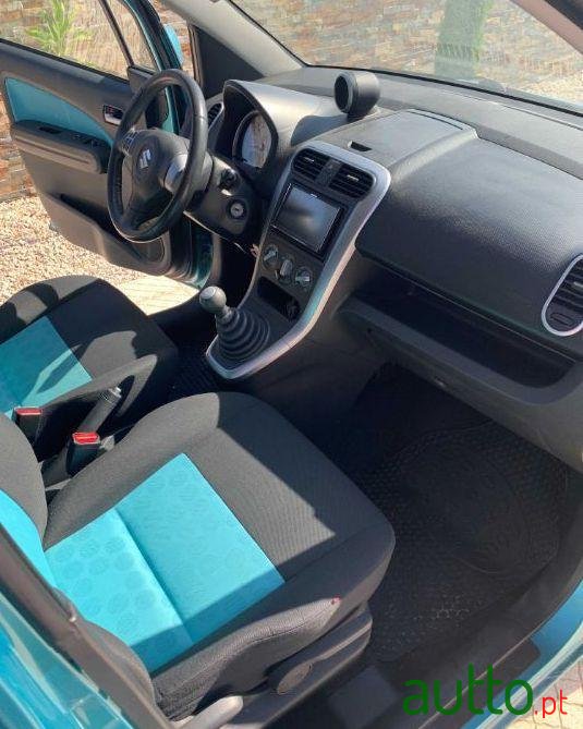 2011' Suzuki Splash 1,0 65Cv photo #2