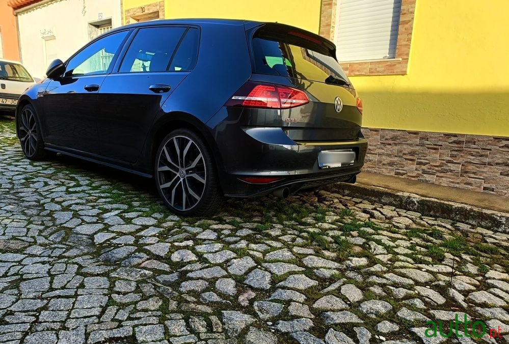 2016' Volkswagen Golf photo #1