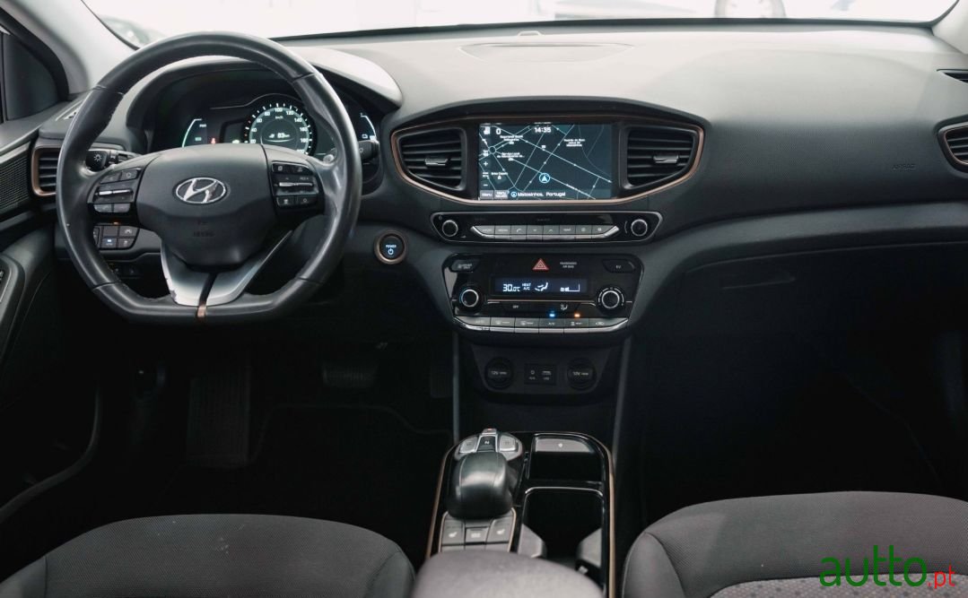 2018' Hyundai Ioniq photo #2