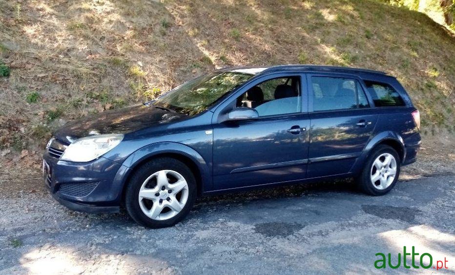 2008' Opel Astra Caravan photo #3