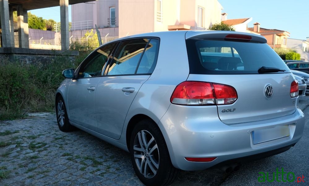 2008' Volkswagen Golf photo #5