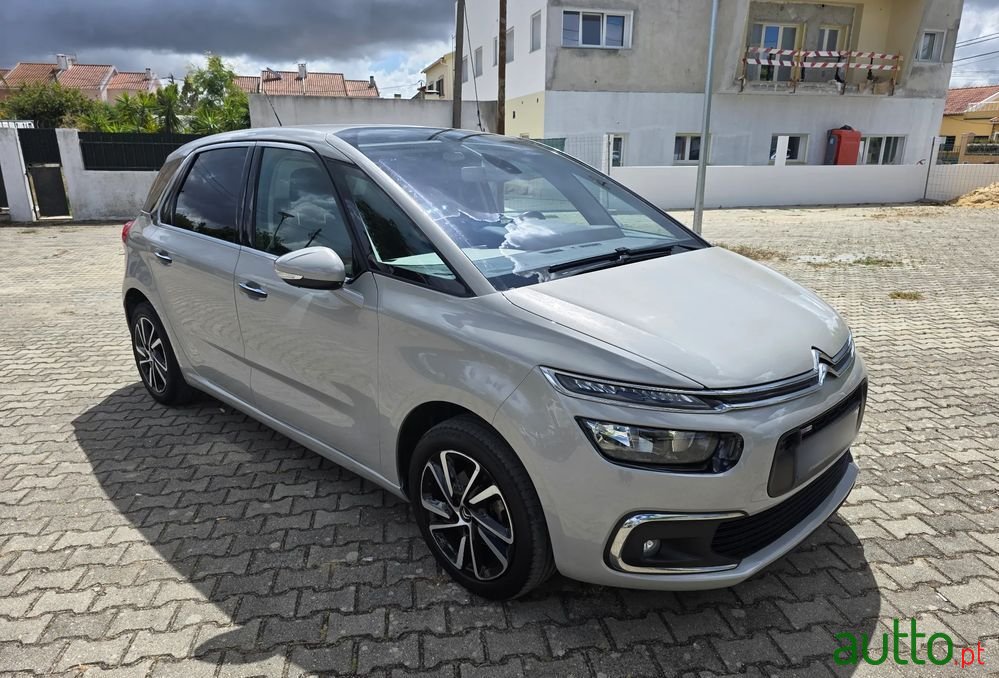 2017' Citroen C4 Picasso photo #5