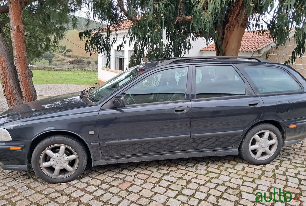 1997' Volvo V40 Cross Country photo #3