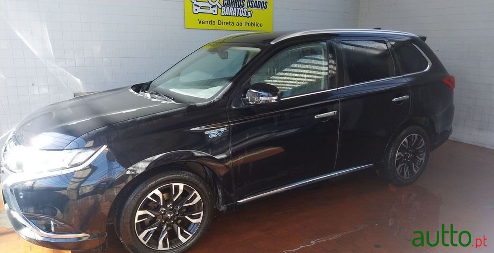 2016' Mitsubishi Outlander 2.0 Intense Navi photo #2