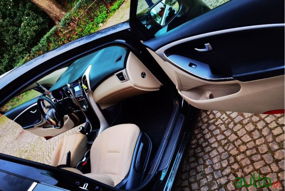 2015' Hyundai I30 Cw photo #1