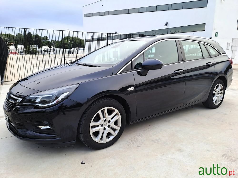 2017' Opel Astra Sports Tourer photo #2
