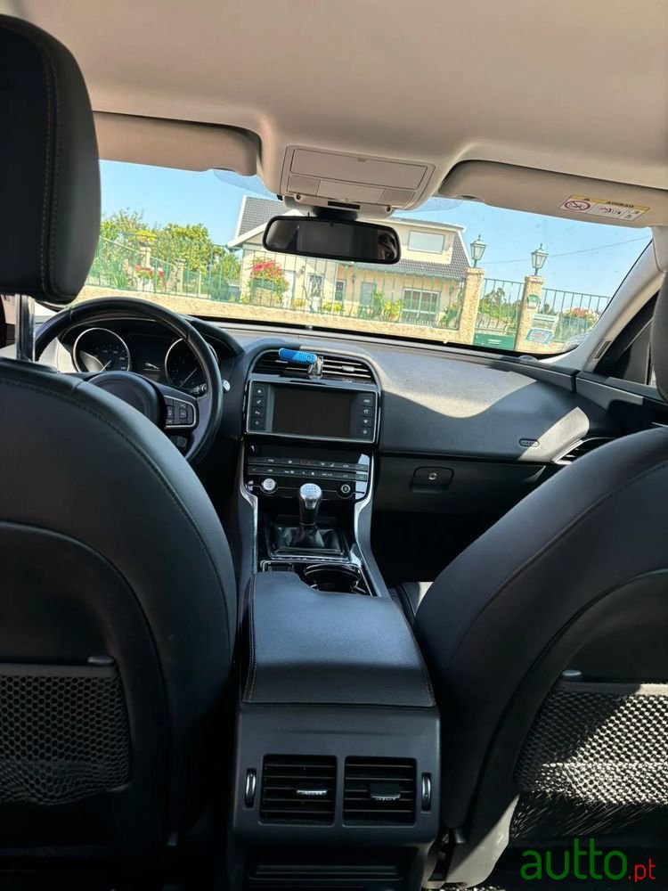 2016' Jaguar XE 2.0 D Prestige photo #6