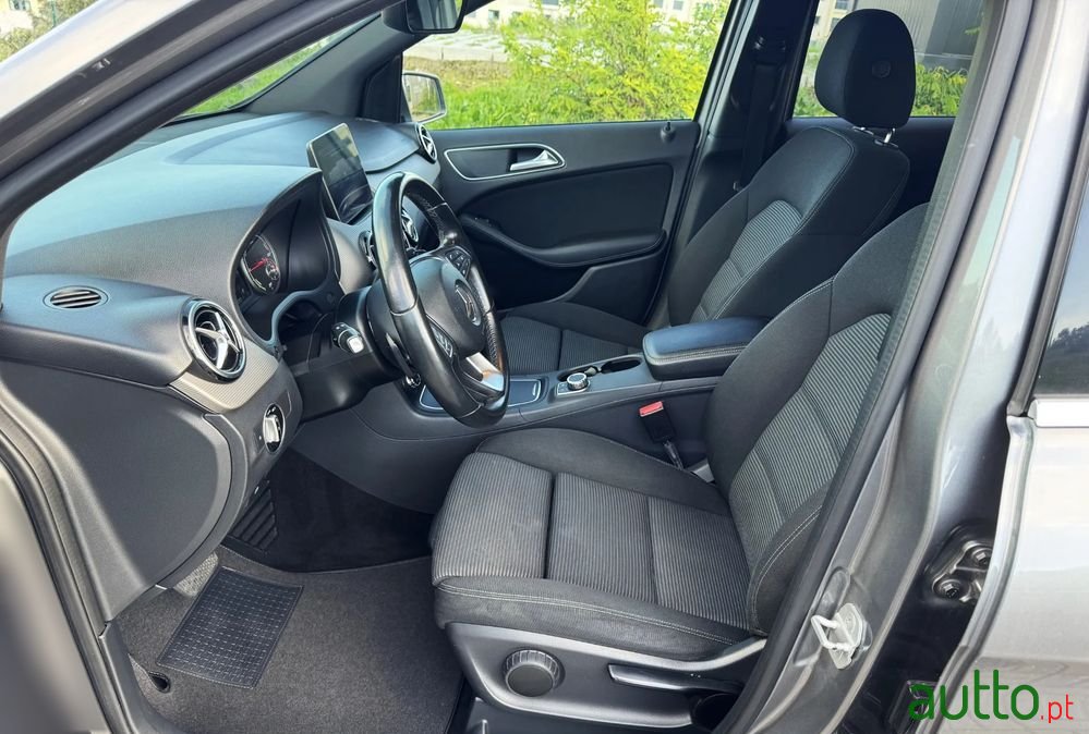 2015' Mercedes-Benz Classe B photo #5