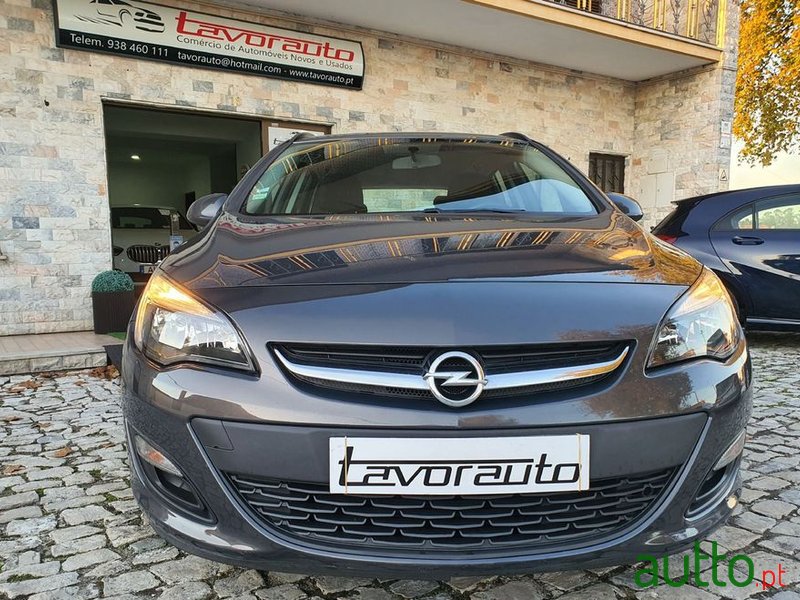 2014' Opel Astra Sports Tourer photo #3