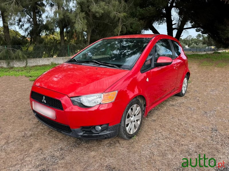 2011' Mitsubishi Colt photo #1