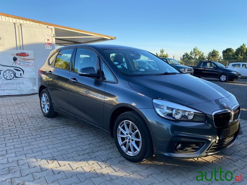 2017' BMW 218 Gran Tourer photo #3