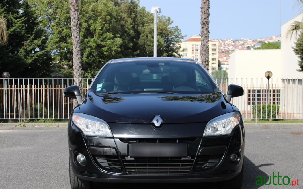 2010' Renault Megane photo #2