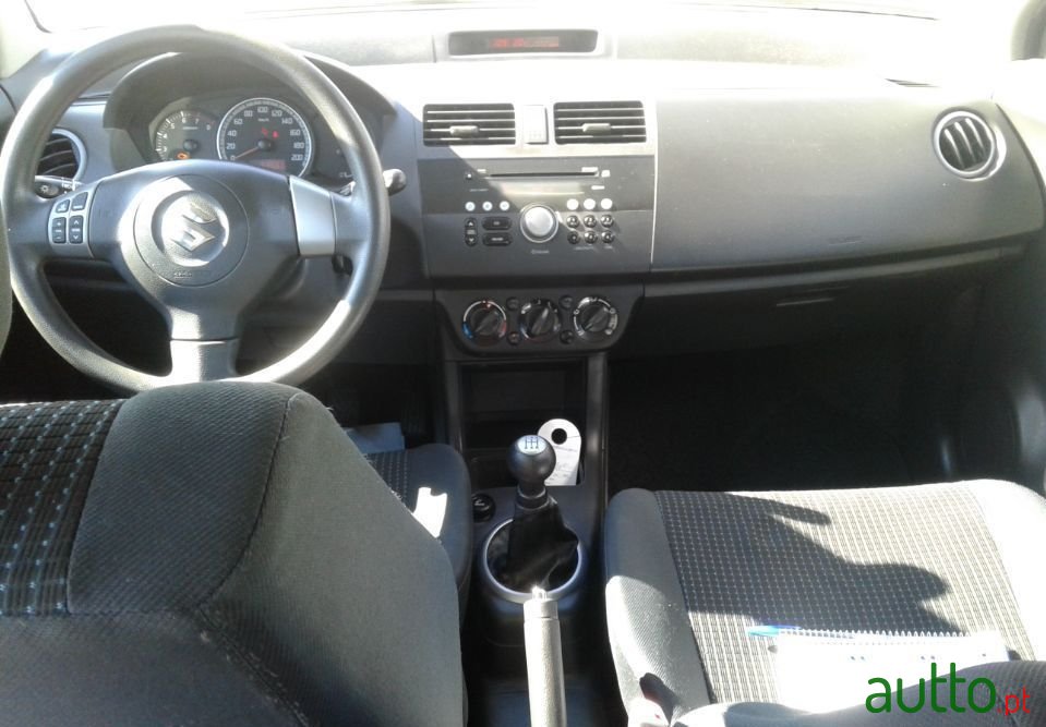 2007' Suzuki Swift photo #5