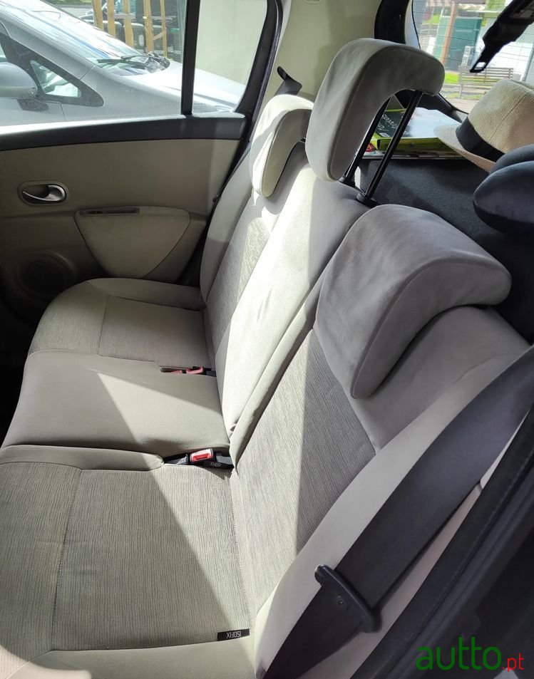 2007' Renault Clio photo #3