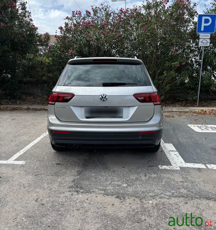 2020' Volkswagen Tiguan photo #1