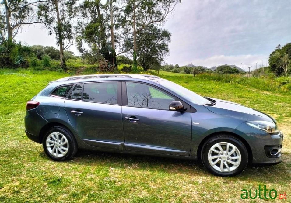 2015' Renault Megane Sport Tourer photo #2