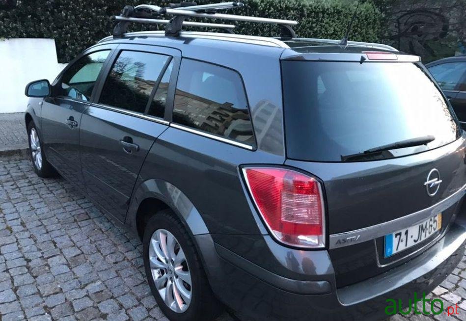 2010' Opel Astra Caravan photo #1