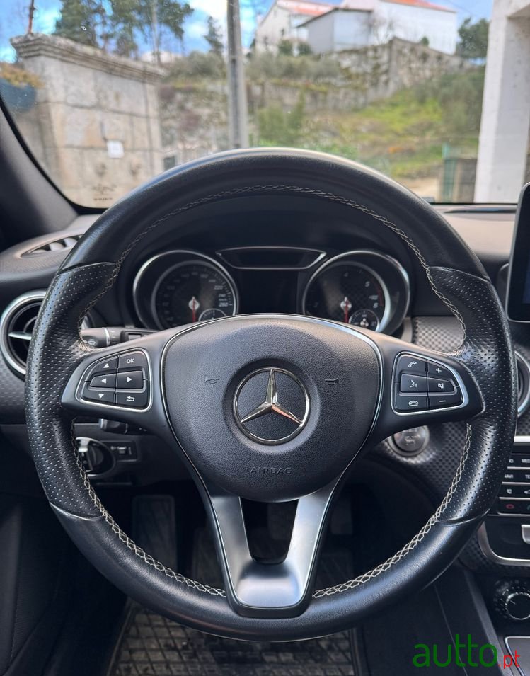 2018' Mercedes-Benz Classe A D Urban photo #6