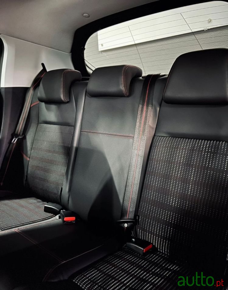 2015' Peugeot 208 Gt Line photo #6