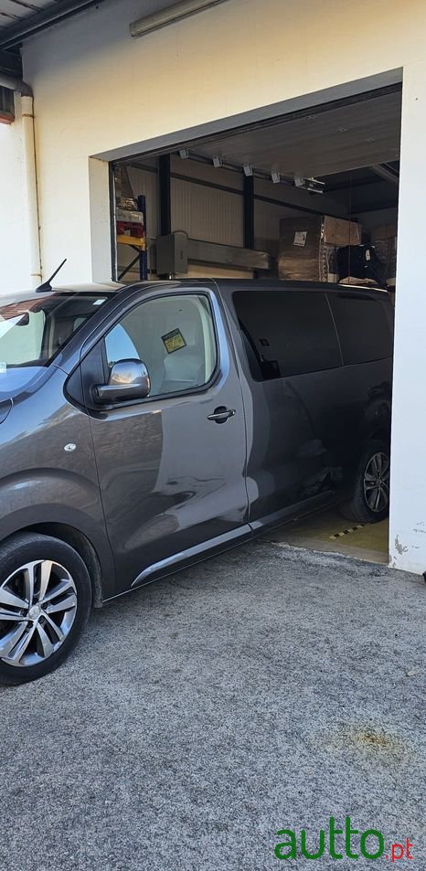 2019' Peugeot Traveller photo #2