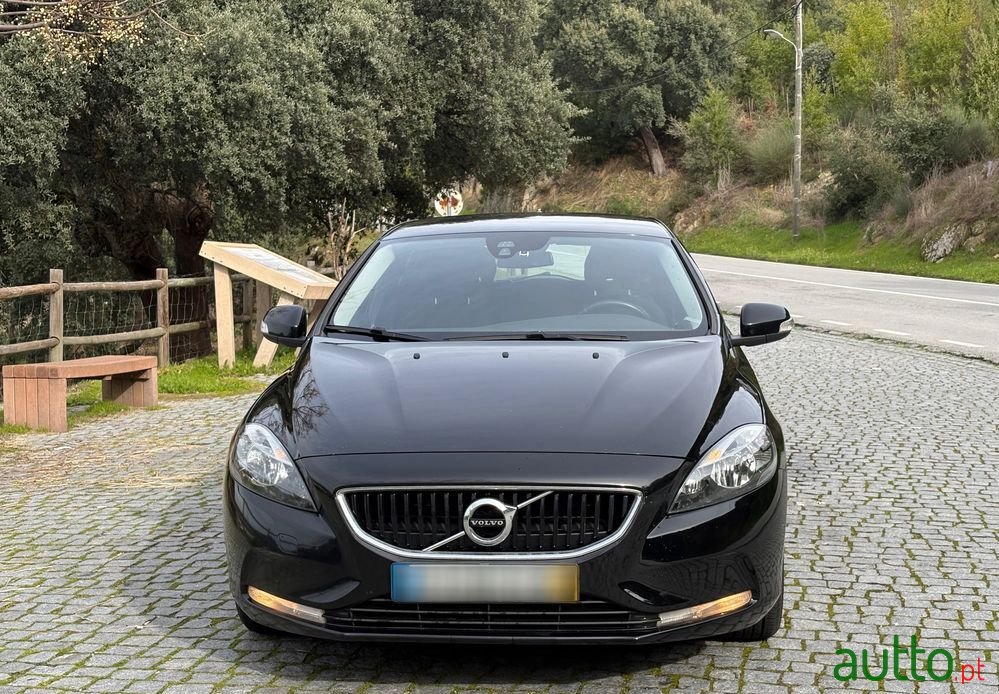 2016' Volvo V40 2.0 D2 Momentum Eco photo #5