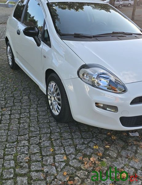 2015' Fiat Punto Evo photo #3