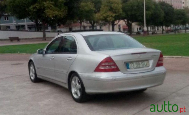 2002' Mercedes-Benz C-200 photo #3