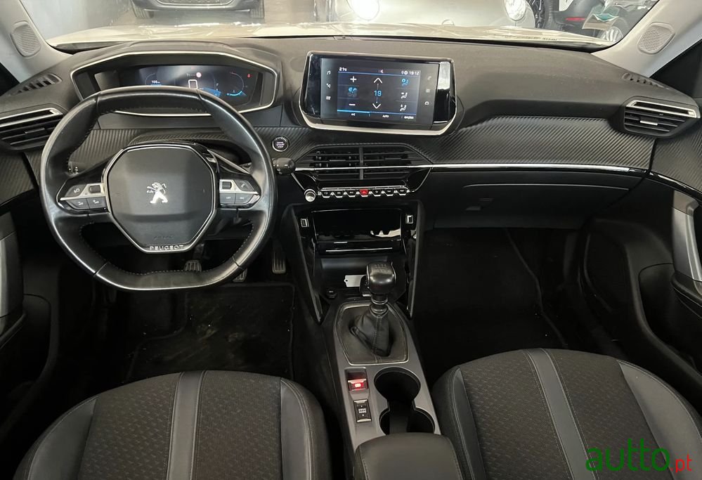 2020' Peugeot 2008 photo #6