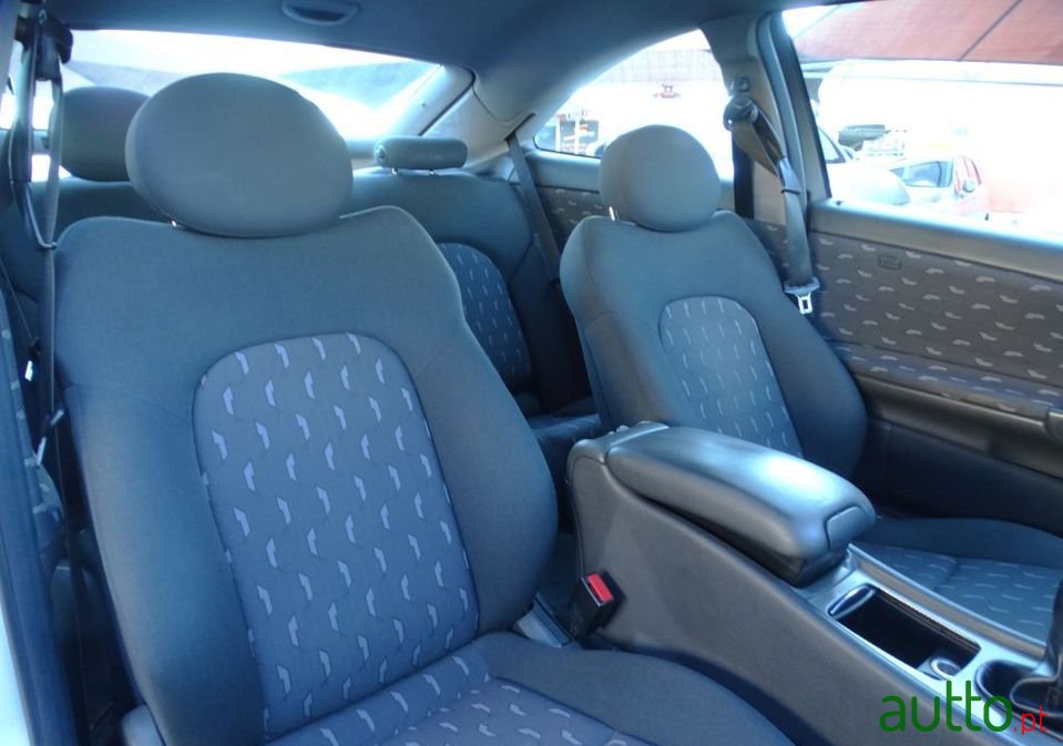 2004' Mercedes-Benz C-220 photo #6