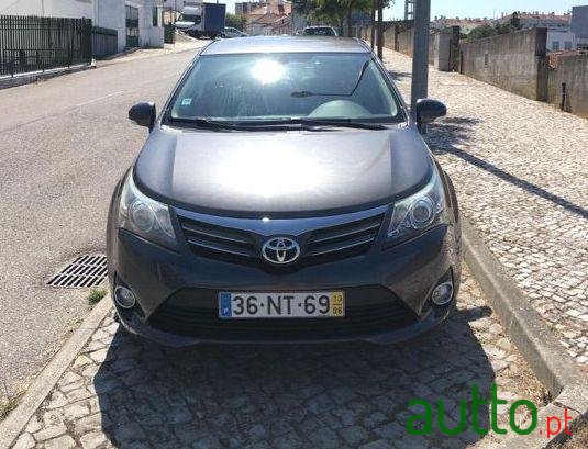 2013' Toyota Avensis photo #3