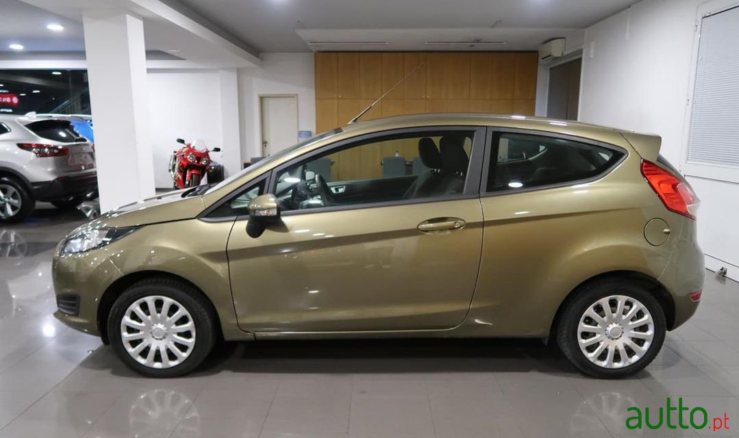 2013' Ford Fiesta photo #4