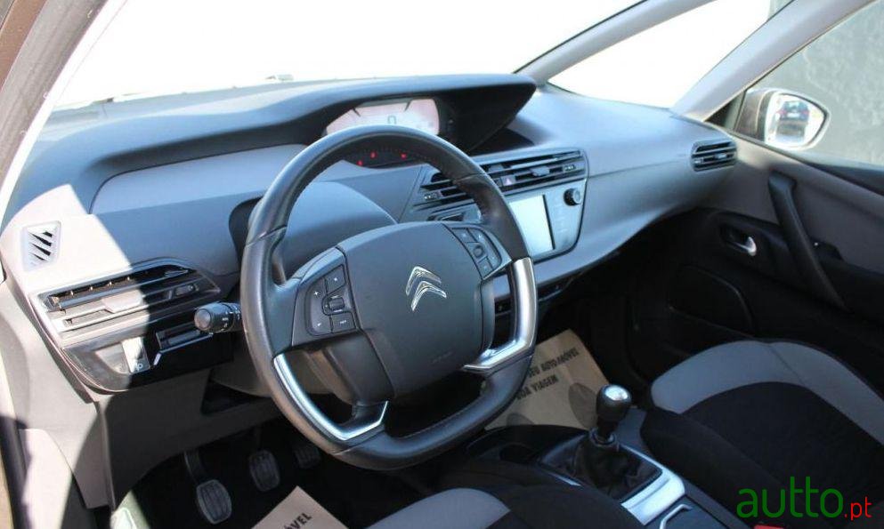 2015' Citroen C4 Grand Picasso photo #2