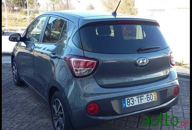 2017' Hyundai i10 1.0 Comfort photo #3