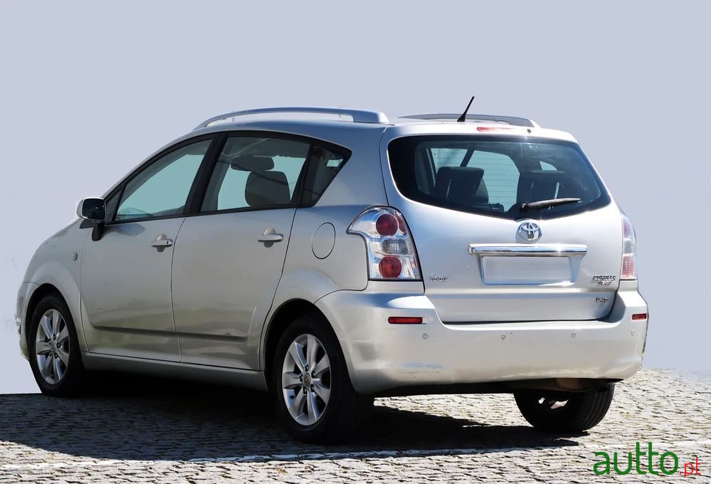 2008' Toyota Corolla Verso 2.2 D-4D Sol photo #6